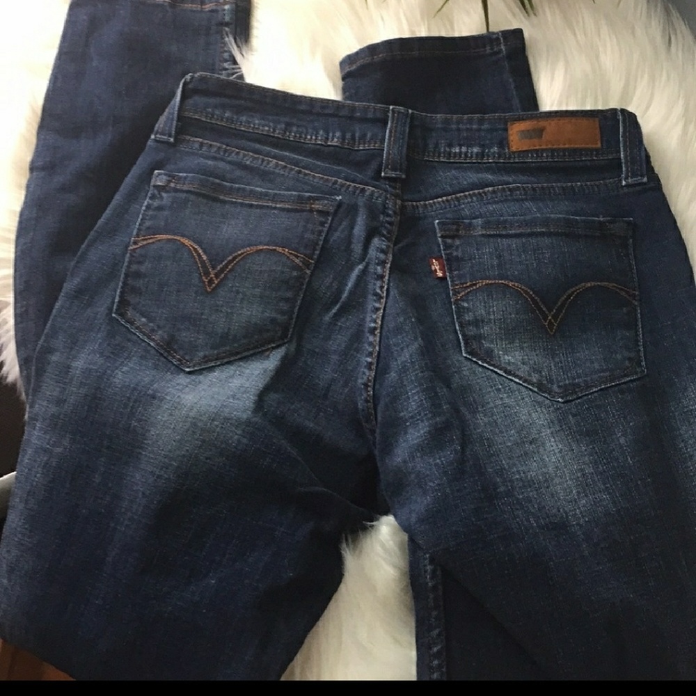 Levi's dark blue skinny jeans
